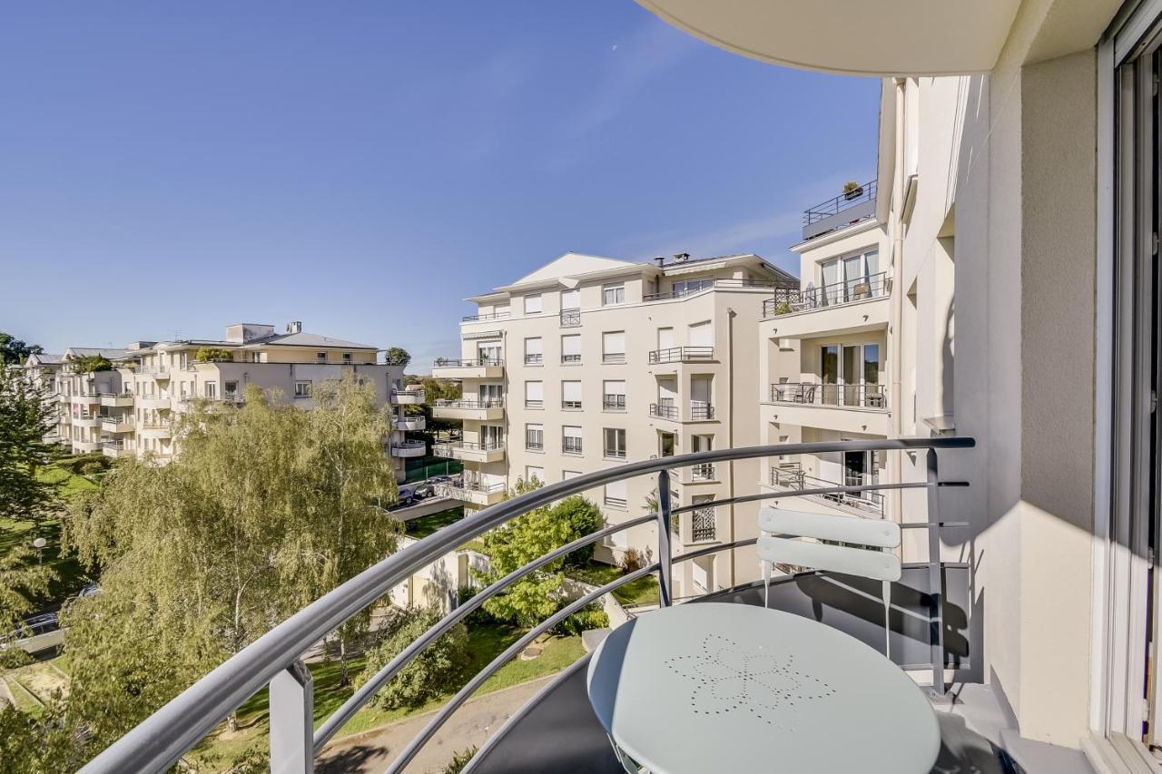 Ferienwohnung Chic Apart With Parking And Balcony Cergy Exterior foto