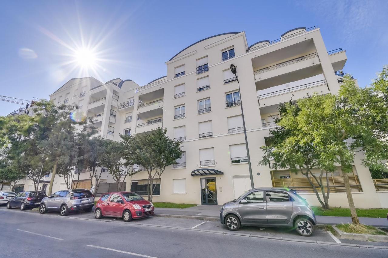 Ferienwohnung Chic Apart With Parking And Balcony Cergy Exterior foto