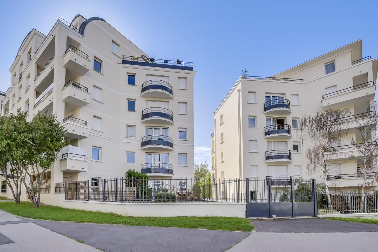 Ferienwohnung Chic Apart With Parking And Balcony Cergy Exterior foto